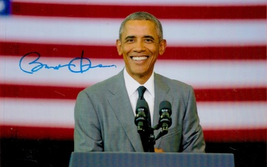 Barack Obama Signed 6 x 4 inch Colour Photo...