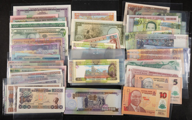 Box with modern African banknotes , incl. Nigeria, Libya, Botswana,...