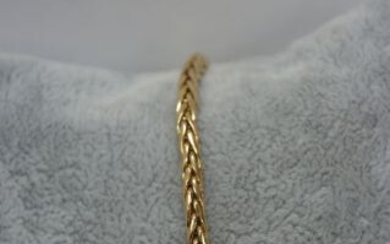 Bracelet in 18 kt yellow gold. Weight 20, 98 g . Open length about 12 cm
