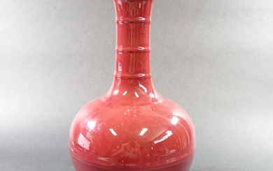 CHINE, époque Guangxu (1875-1908) : Grand vase bouteille à long col annelé et panse arrondie,...