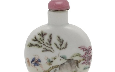 CHINESE PORCELAIN SNUFF BOTTLE - DAOGUANG. Daoguang mark and...