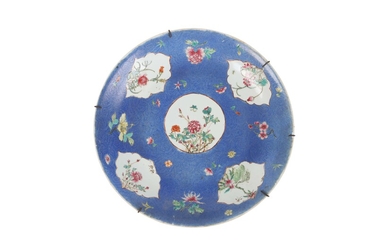 Chine 19e siècle Important plat en porcelaine à décor de médaillons renfermant des fleurs en...