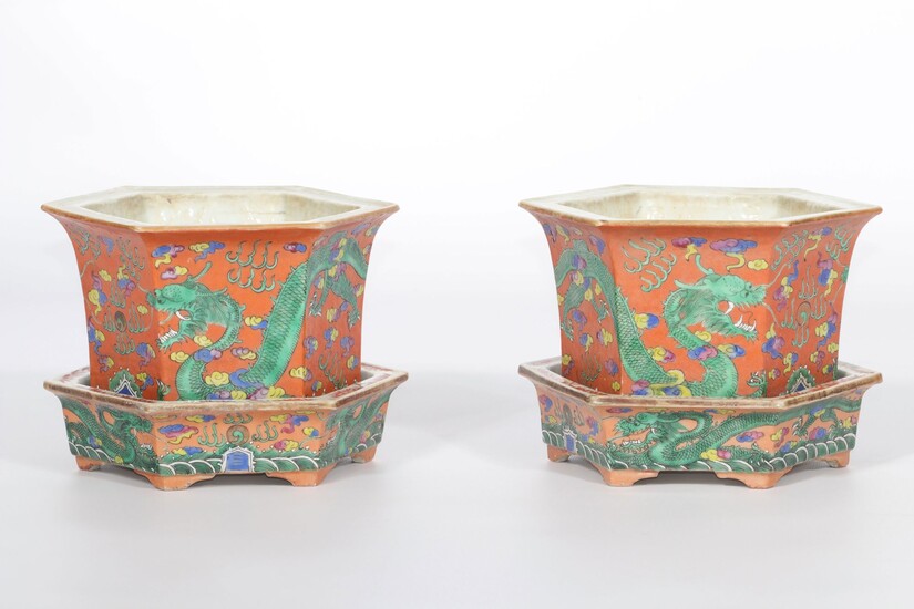 Chine paire de cache-pots en porcelaine de chine décor de dragons 19ème