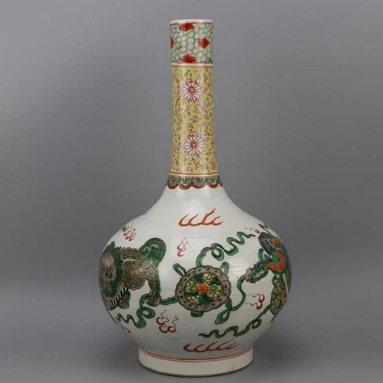 Chinese Gucai Porcelain Vase