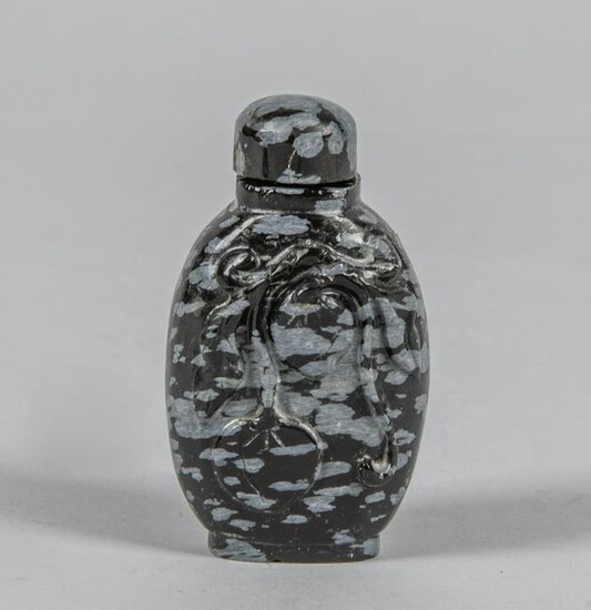Chinese Snowflake Obsidian Snuff Bottle