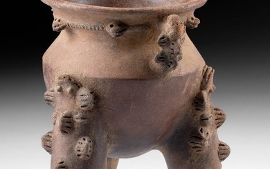 Costa Rican Pottery Tripod Rattle Vessel w/ Lizards