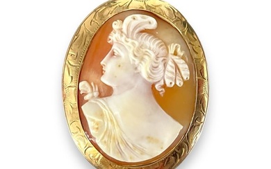 Delightful 10kt yellow Gold Cameo Pin
