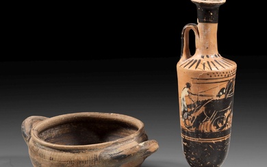 Deux petits vases grecs. a) Coupe eubéenne avec lignes et métopes au trait. Géométrique moyen,...