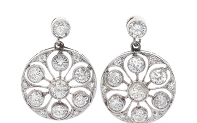 Elizabethan earrings of the 19th century