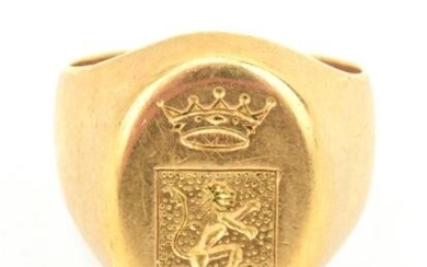Estate 18kt Yellow Gold Armorial Crest Signet Ring