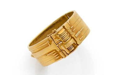 FERNAND DEMARET (1924-2013) Bracelet large ouvrant en or 18K à motif futuriste. Signé, poinçon de...