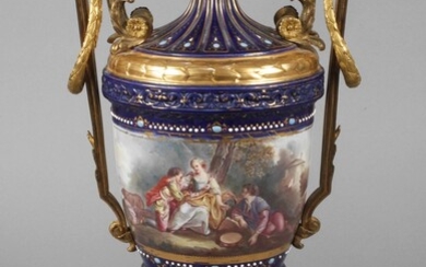 France Vase d'apparat comme pied de lampe19ème siècle, marque bleue imitation Sévres avec lettre C...