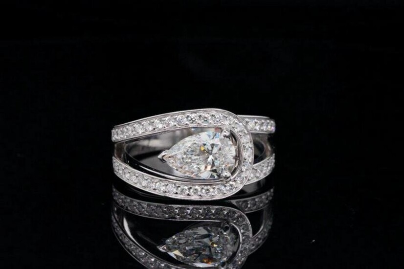 Fred Paris 1.56ctw VVS1-VVS2/F-G Diamond Plat. Ring