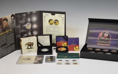 Group of commemorative coins to include Royal Mint 1oz silver £2 coin Natural History Museum, etc