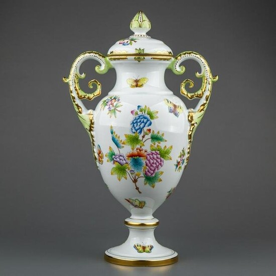 Herend Queen Victoria XLarge Urn Vase with Lid