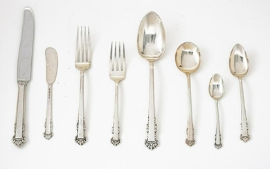 LUNT 'ENGLISH SHELL' STERLING SILVER FLATWARE SET, 134