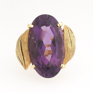 Ladies' Amethyst and Gold Ring