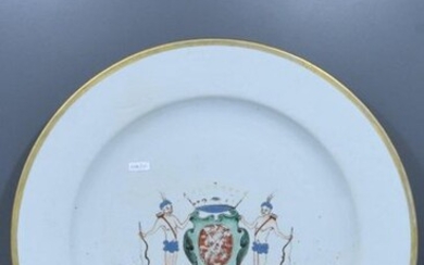 Large armor platter in 18th century porcelain of China, Cie des Indes (diam.48cm)