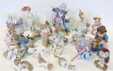 Lladro collection, includes 19 pieces, figues, animals, many figurines with kittens, girl with