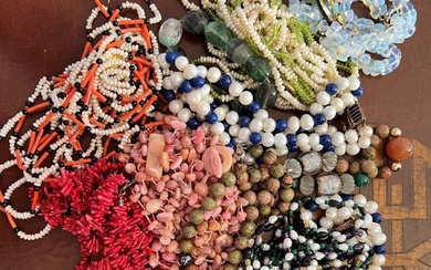 Lot de colliers et bracelets perles et pierres... - Lot 128 - Daguerre