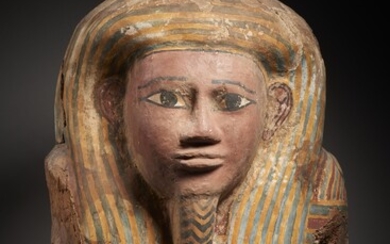 MASQUE DE SARCOPHAGE EN BOIS POLYCHROME Art égyptien, Basse Époque, 664 - 332 av. J.-C.Haut...