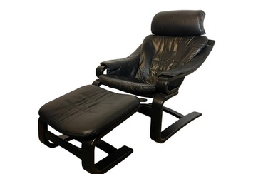 Mid-Century Modern Black leather lounge chair Skippers Furniture