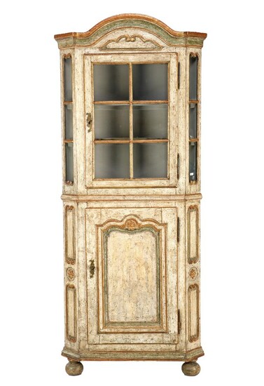 (-), Oak-fired and polychrome colored 2-part corner cupboard...