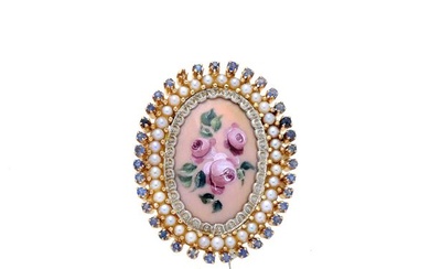 Oval brooch in yellow gold, micro-pearls, sapphires and porcelain plate painted with flowers
