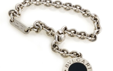 PORTE-CLÉS BULGARI en argent sterling, motif chaîne avec pendentif circulaire décoré d'émail noir et gravé...