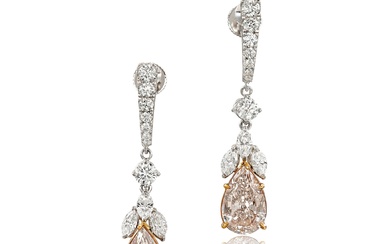 Pair of Fancy Light Orangy Pink Diamond and Diamond Pendent Earrings | 3.07 及 3.04克拉 梨形 淡彩橙粉紅色鑽石 配 鑽石 耳墜一對