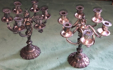 Paire de candélabres en métal argenté à six... - Lot 28 - Art Richelieu - Castor Hara