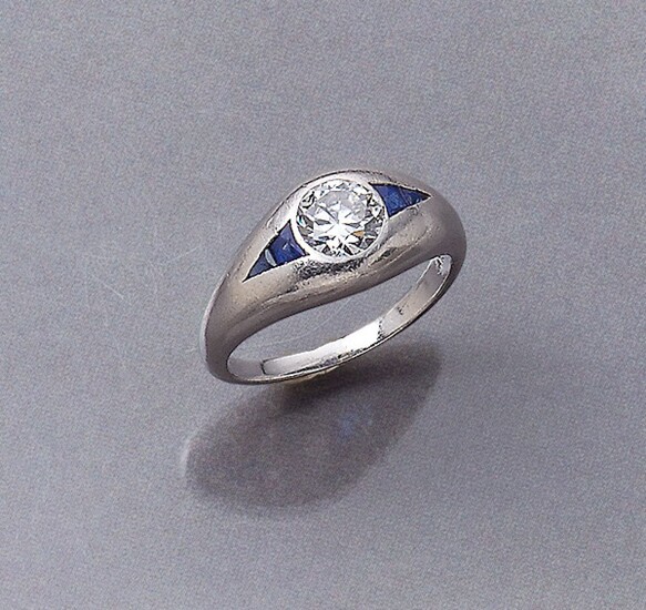 Platinum Art-Deco ring with diamond and sapphires...