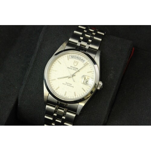 RARE TUDOR PRINCE DATE-DAY 76200 BOX AND PAPERS 2020, circul...
