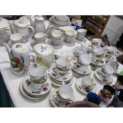 ROYAL WORCESTER EVESHAM, collection of teaware and coffeewar...
