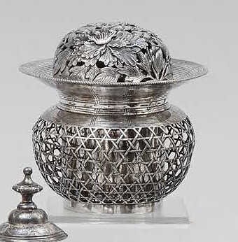 Silver perfume burner, with its lining, openwork body...