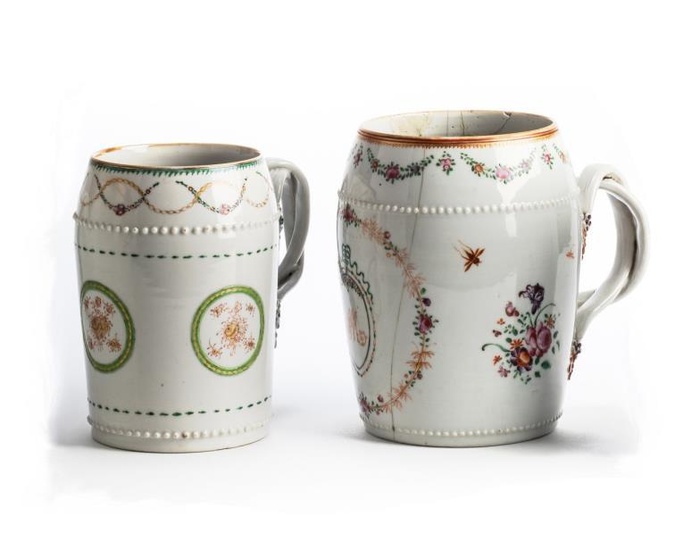 TWO CHINESE EXPORT PORCELAIN MUGS, LATE 18TH / EARLY...