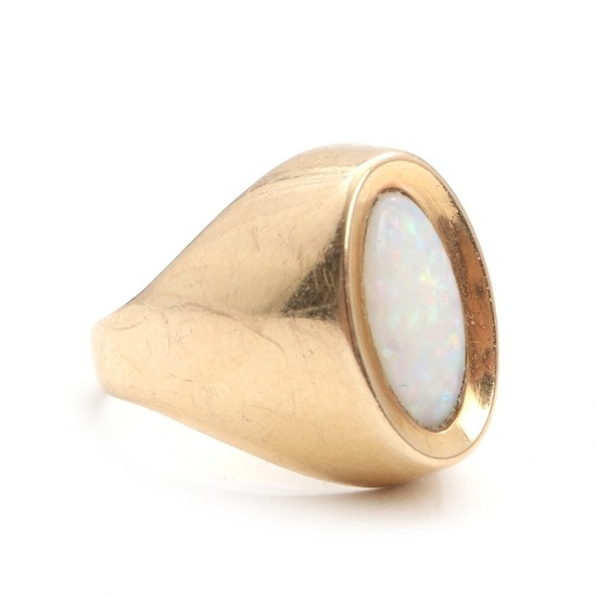 Tage Jansen: Opal ring set with a cabochon-cut solid opal, mounted in 14k gold. Size 58. Weight app. 7 g.