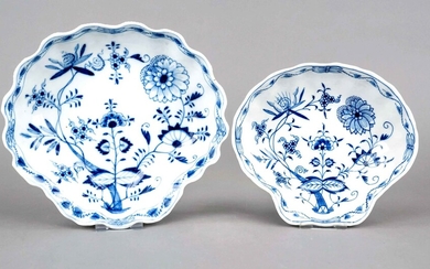 Two shell bowls, Meissen, decor onion pattern in underglaze blue, large shell bowl, 19th c., 2nd