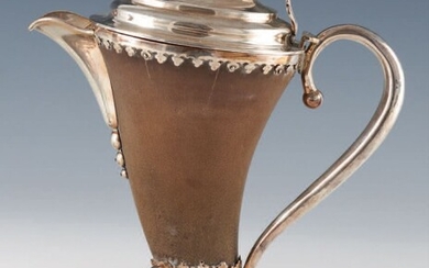 Una brocca in corno montata in argento, con... - Lot 528 - Pierre Bergé & Associés