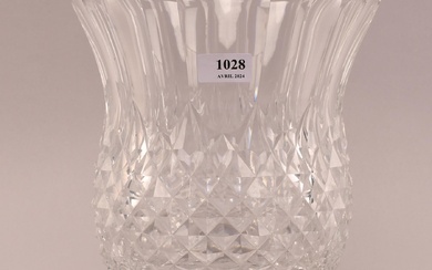 Val Saint-Lambert Vase guilloché / seau à champagne en cristal clair. Un éclat à la...