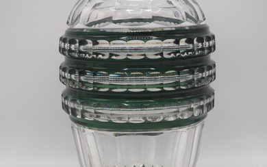 Val Saint-Lambert : Vase ovoide Art-Déco, cristal clair taillé et doublé vert, H: 22,5, diam:...