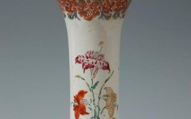 Vase. China, 19th century. Glazed porcelain. It shows signs of use.
