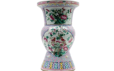 Vase chinois moderne - en fait un pot à fleurs - en porcelaine avec un...