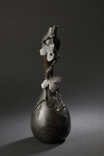 Vase en bronze en forme de coloquinte Japon,... - Lot 228 - Daguerre
