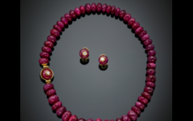 Ovaloid and faceted ruby bead jewellery set composed of...