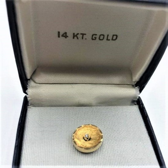 14 K YELLOW GOLD And DIAMOND TIE TACK; weight 2.3 dwt;