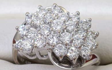 1.50ct - Exquisite - diamond entourage - 14 kt. Gold - Ring