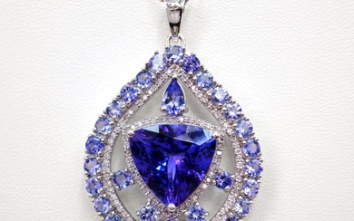 15.74 ct Blue Tanzanite & 0.66 Fancy Pink Diamond Pendant Necklace - 10.49 gr - Necklace with pendant - 14 kt. White gold Tanzanite - Diamond