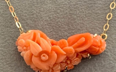 18 kt. Gold - Necklace coral