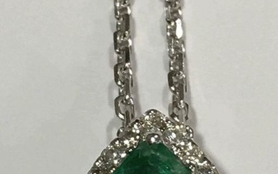18 kt. White gold - Necklace with pendant, Emerald LFG certificate 0.67 carats Emerald - Diamonds